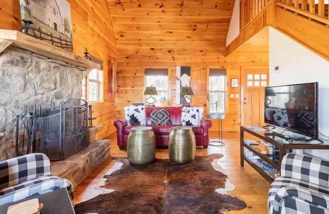 April Sale BrowView-HotTub-Fire Pit-Small Pets-Updated Bath