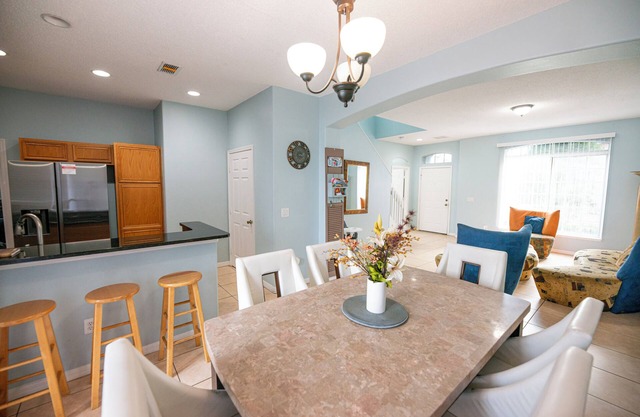 12min from airport / 20min from Parks