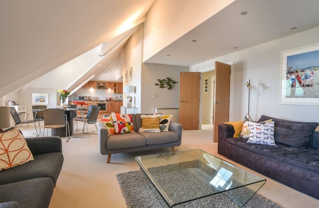 13 BUCKFIELDS, character holiday cottage in Lyme Regis