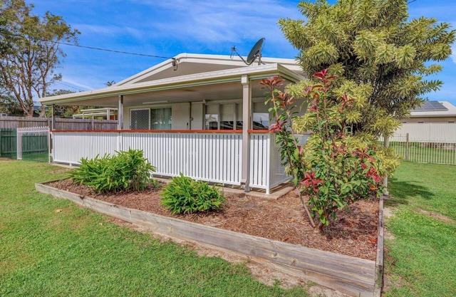 13 Indigo Avenue - 'Indigo Sands' - Rainbow Beach. Beds made for arrival. Close to beach