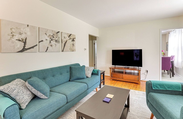 13 Mi to Downtown Baltimore: Quiet Home w/ Porch