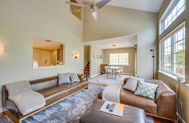 13 Mi to Dtwn Denver: Arvada Townhome w/ Deck