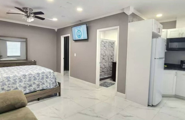 #13 Tampa Suite .