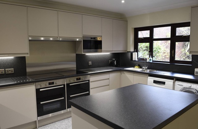 14 Ensuite Bedroom House, Parking