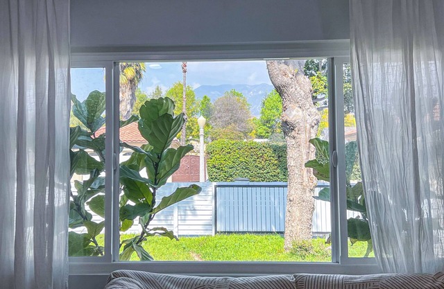 14-Min Walk to Rose Bowl-Centrally located-Safen