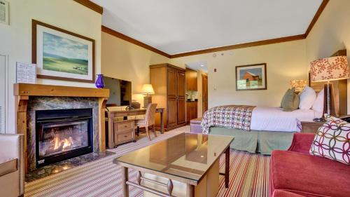 1428 Lodge At Spruce Peak Ski In Ski In Ski Out King Studio By Stowe Mountain Rentals