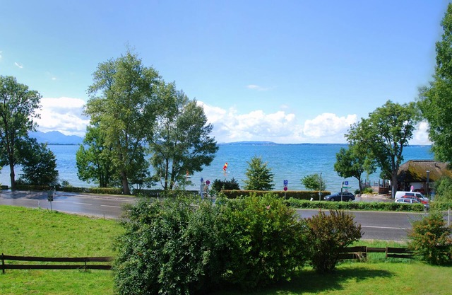 145 m² directly on the "Bavarian Sea" with spectacular lake and mountain views