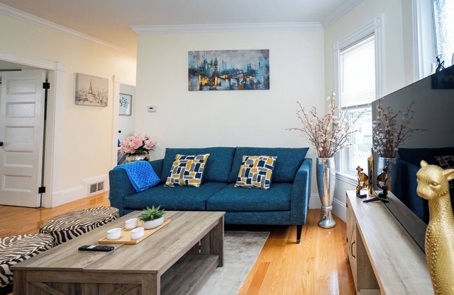 14b-Charming, beautiful 3-bedroom apartment in Boston
