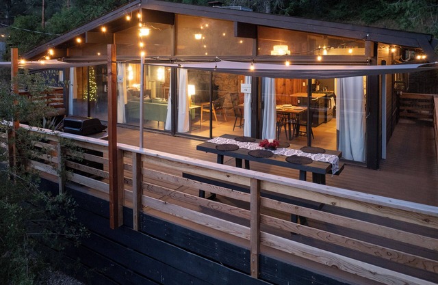 2 Bedroom Cabin - Dog, Family Friendly with Hot Tub- 15 min from Yosemite