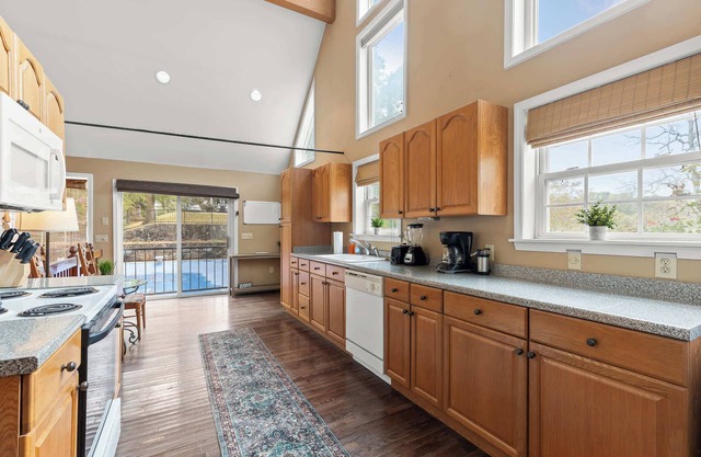 15 Mins to Chattanooga - Peaceful Farm Pool House
