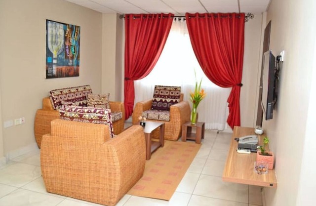 15 Minutes from Accra City Center 2BDR apartment/2.5 Bathrooms