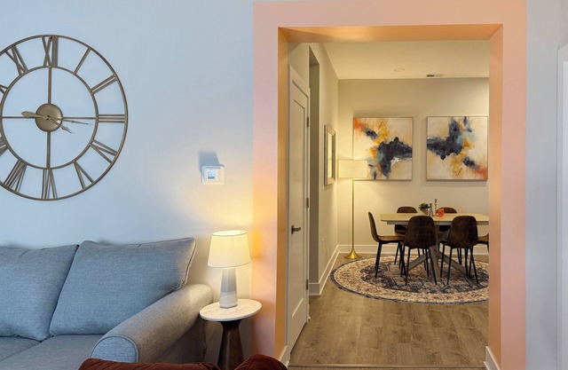 1500 ft² Space / 2 Bedroom 1.5 Bathrooms Apt / 5 Beds / SLEEPS 10