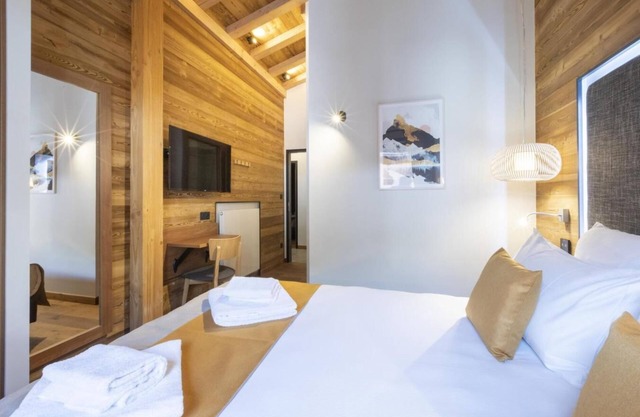 150m du centre station, remise en forme, piscine, sauna, hammam, balcon, cheminée ou poêle à bois