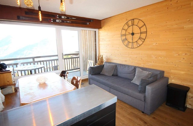 A 150m de los remontes, 3.o piso, vista montaña, balcón, tv, local para esquís, 40m²