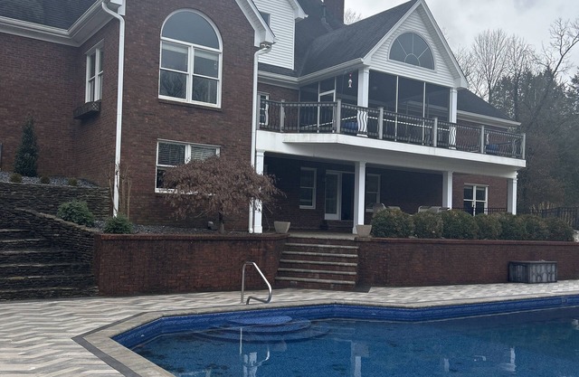 150th KY.DERBY & PGA CHAMPIONSHIP DESTINATION! Private park setting w/hot tub