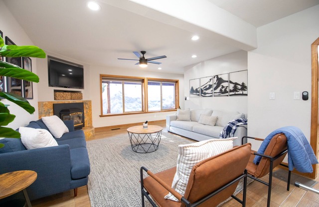 15min to Heavenly Ski Resort, Workspaces, 8Beds, SKI Lease Available