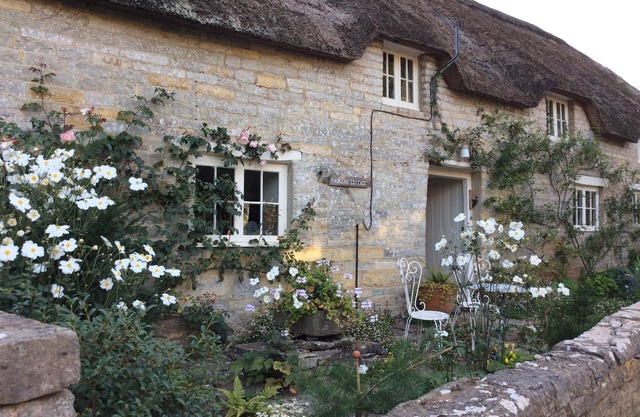 15th century 3 bedroom cottage & delightful garden
