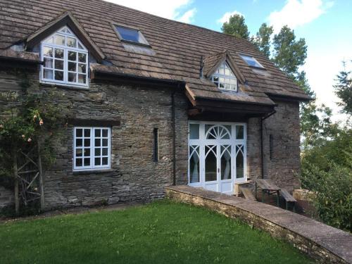 15th Century 6-Bed Farmhouse Sleeps 11 Pets Ok