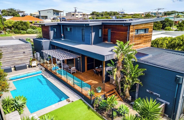 16 Barton Street -DIVE RIGHT IN
