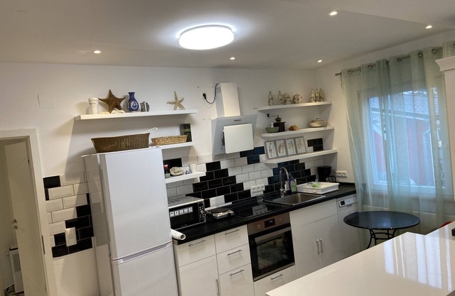 16 Km v. Berlin-Zentrum family apartment in new villa for 3 persons