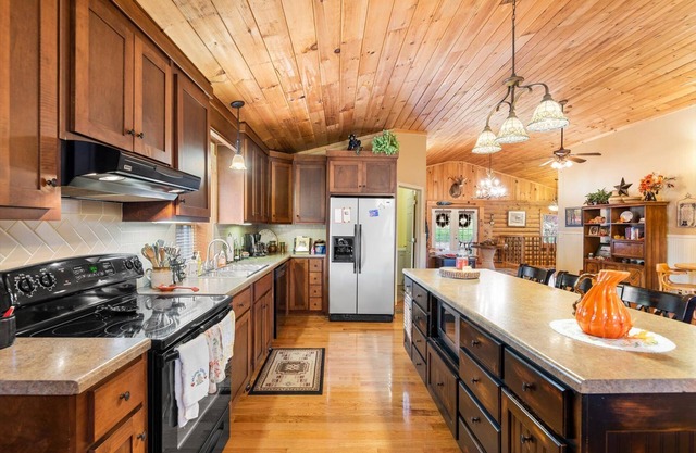 2 - 16 Person Secluded Lodge/near Hiwassee River