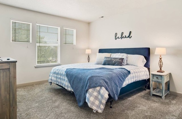 ☆1600ft²☆Backyard☆King☆Parking☆600Mbps☆Smart TV