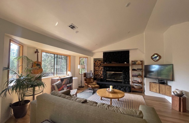 1600SF Nature Retreat Near Trails & Lake with Large Deck