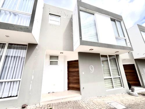 1610 Casa Equipada Portal Bellavista Riobamba