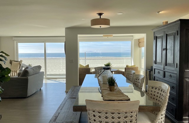 1617O: 4 BR, 3 BA House in Oxnard, Sleeps 8
