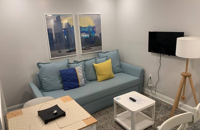 1631 2D · Invitant 1 lit Apt.-20 min à NYC / Parking disponible.