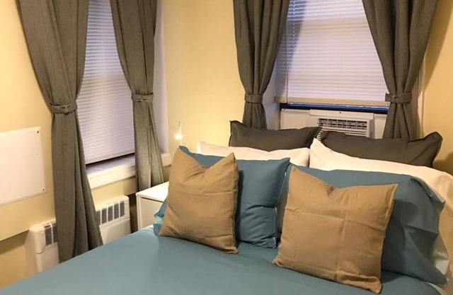 1631 4E · Awesome 2bed Apt-20 min to NYC / Parking Avail.