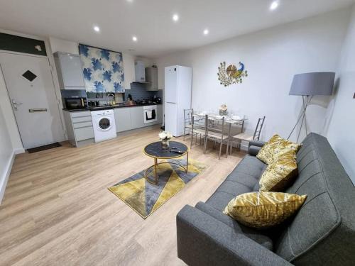 16A Ground floor setup for your most amazing relaxed stay Free Parking Free Fast WiFi