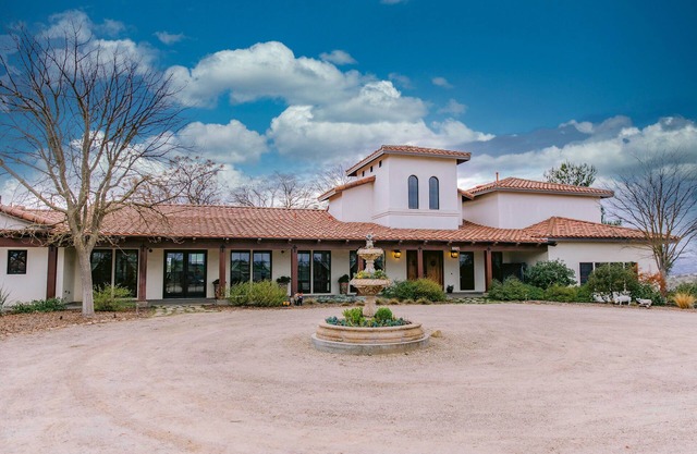 Court de tennis, piscine et bien plus sur 17 acres!
