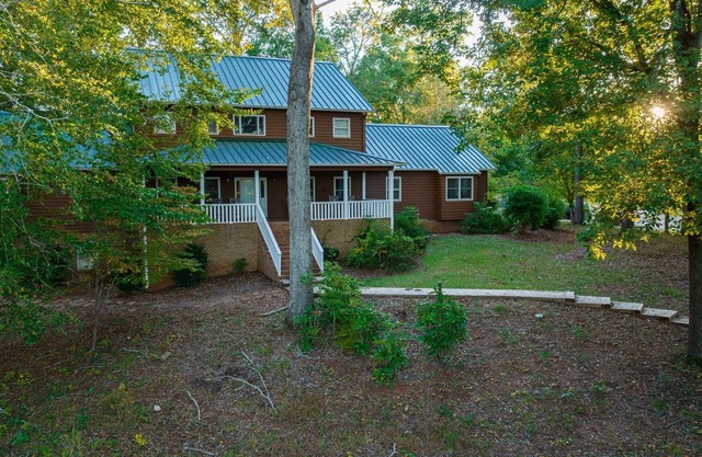 Le Lundy Creek Lodge