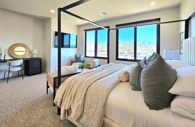 17 bedrooms, all with Ensuites, Pickleball!