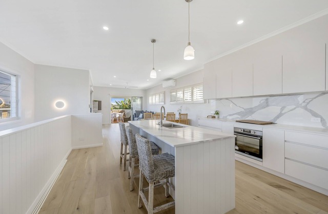 17 Cunning Street, Beautiful 3 bedroom townhouse close to beach and cafes