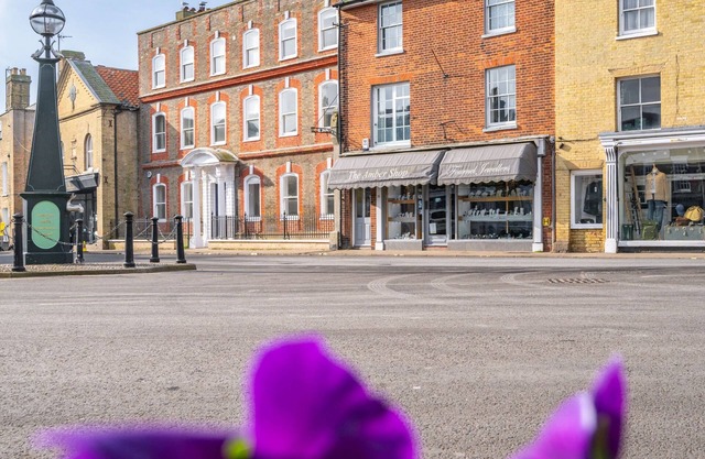 17 Market Place and The Vault, Southwold