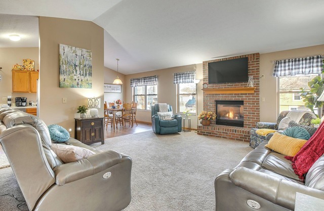 17 Mi to Columbus: Pickerington Home w/ Fire Pit!