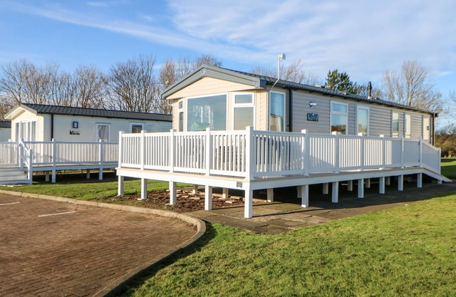 17 SUMMER MEADOWS, pet friendly, country holiday cottage in Ashington