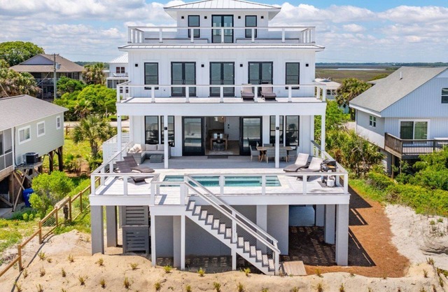 Luxurious Home, Private Oceanfront Pool