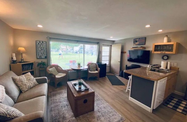 #173 Condo near large pool & shuttle to Gorge Amp-book separately