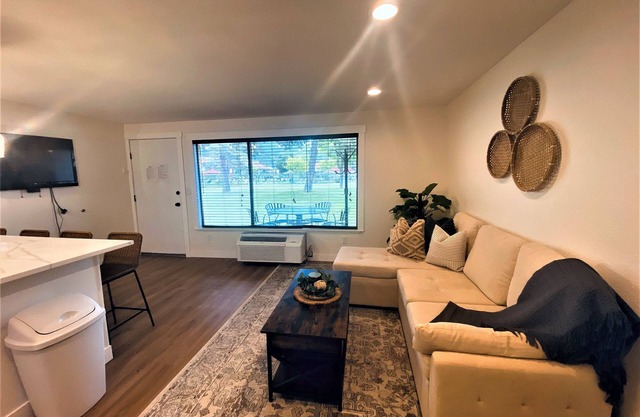 #175 Condo near large pool & shuttle to Gorge Amp-book separately