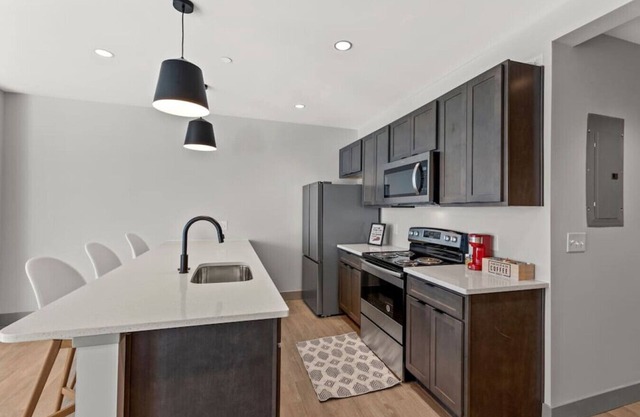 175 LEX - Two Bedroom Condo, Walkable Downtown!