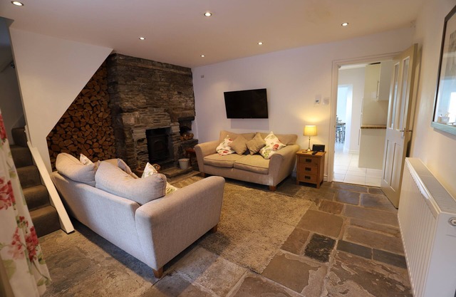 Cottage du 17ème siècle avec vue sur la montagne à la périphérie de Cardiff
