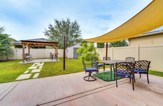 18 Mi to Disney: Home w/ Yard in Davenport!