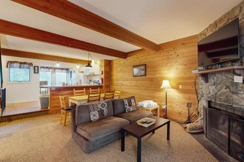 18 Winding Way
