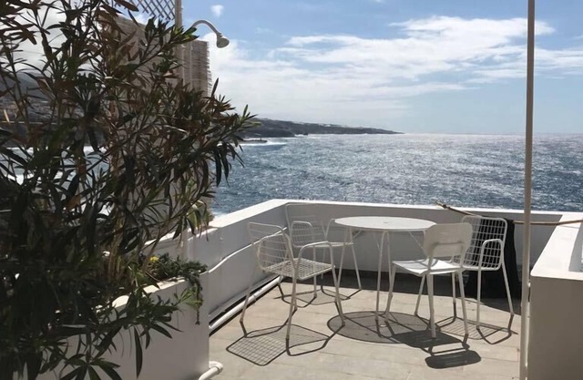 Terrasses à 180 ° avec vue sur la mer, spacieuses, centre de Punta Hidalgo, paradis de la randonnée