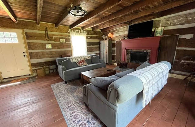 1800’s Historical Log Cabin near I-75 Interstate