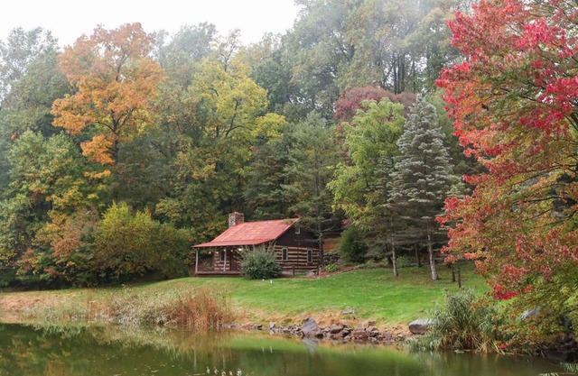 Cabane en rondins restaurée des années 1800 dans les bois - 15 Min. Sur un péage - Salle de mariage