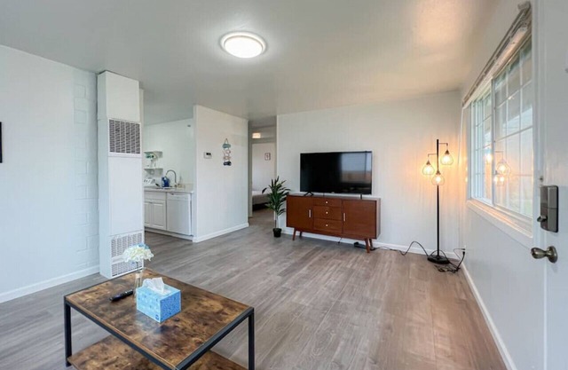 1801 Renton · Adorable 2b1b Suite in Renton